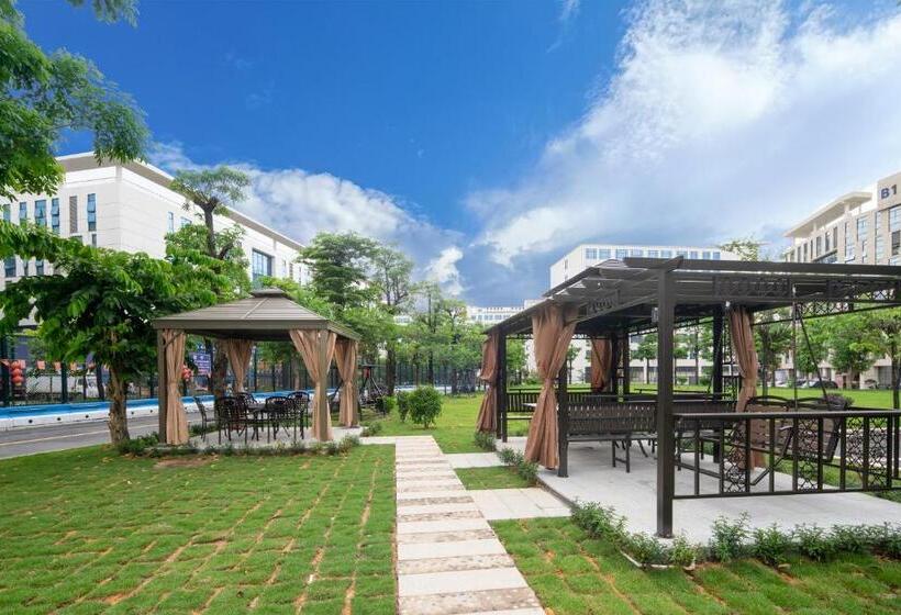 Отель Guangzhou Baiyun Airport Coco