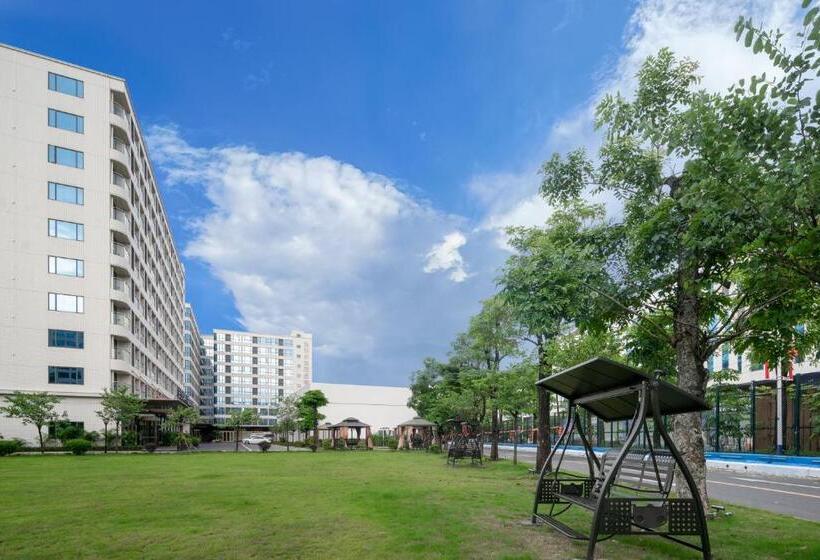 Отель Guangzhou Baiyun Airport Coco