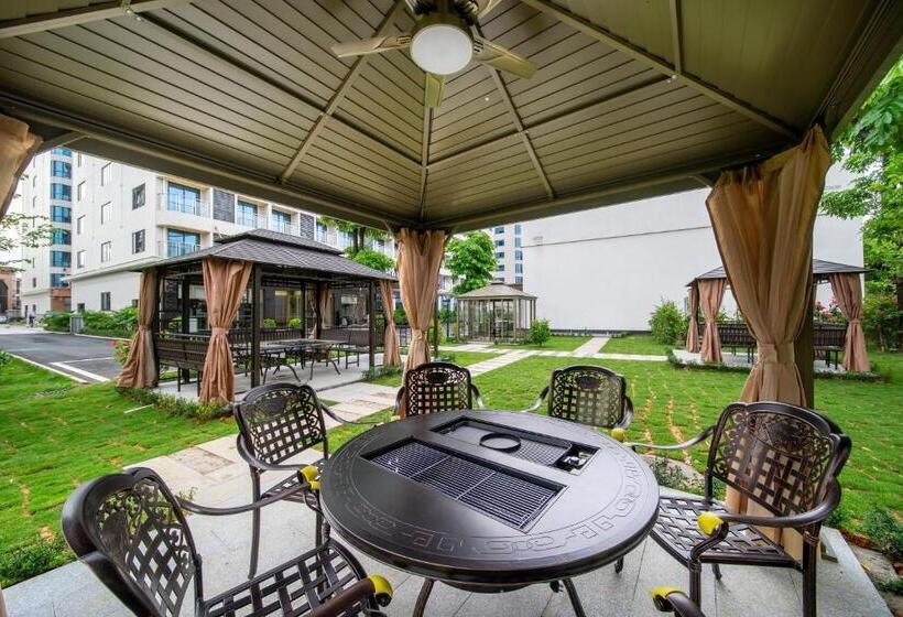 Отель Guangzhou Baiyun Airport Coco