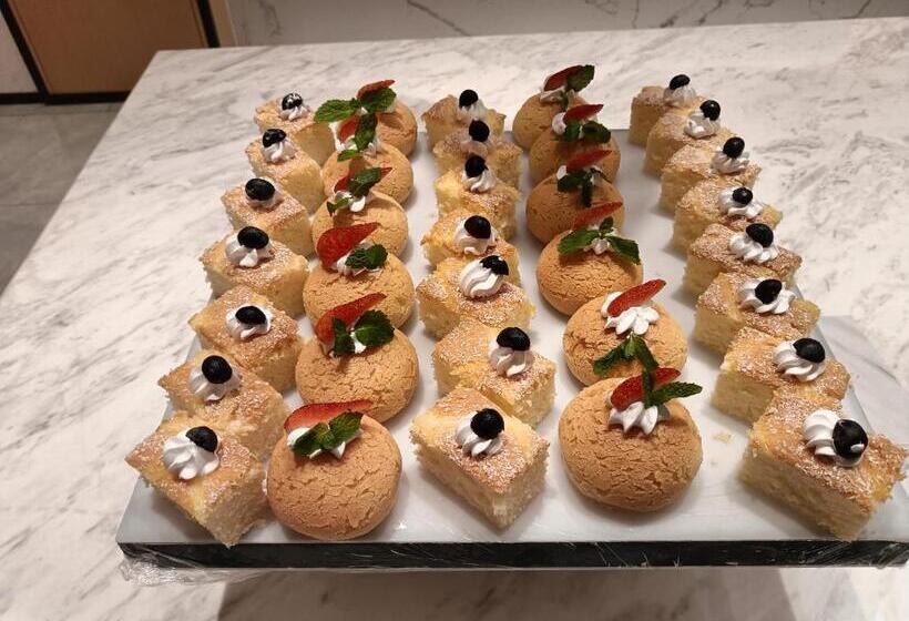 Отель Guangzhou Baiyun Airport Coco