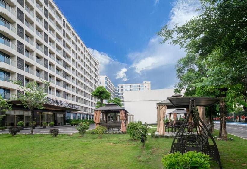 Отель Guangzhou Baiyun Airport Coco