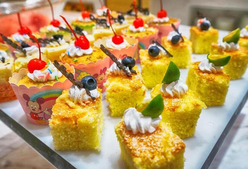 Отель Guangzhou Baiyun Airport Coco