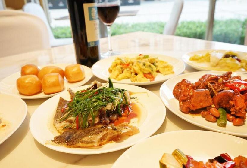 Отель Guangzhou Baiyun Airport Coco