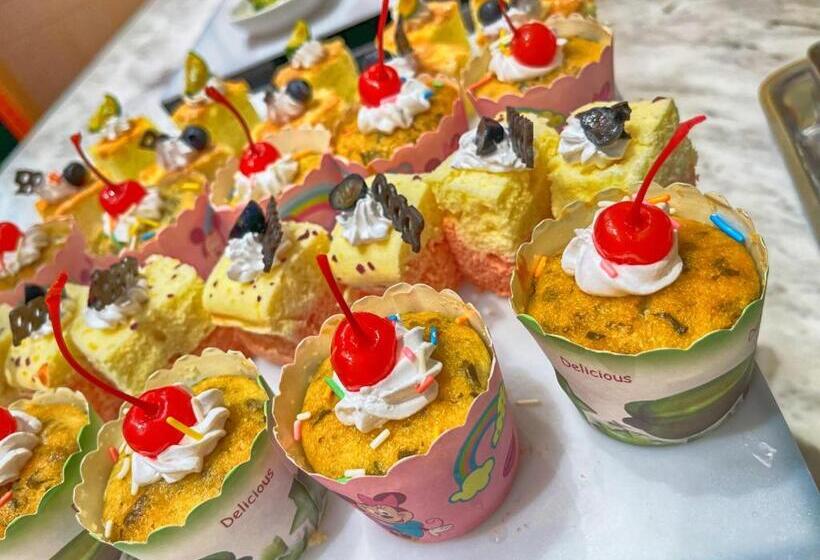 Отель Guangzhou Baiyun Airport Coco