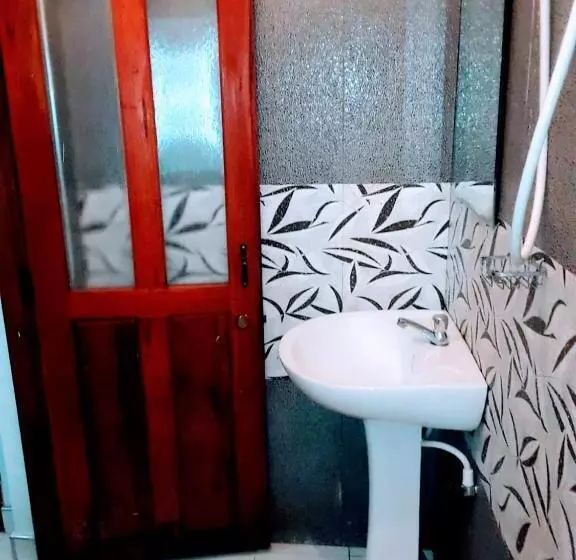 ペンション Black And White Kandy Guest House 01