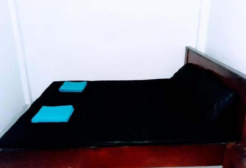 Panzió Black And White Kandy Guest House 01