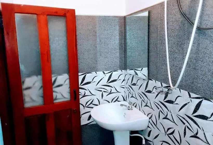 ペンション Black And White Kandy Guest House 01
