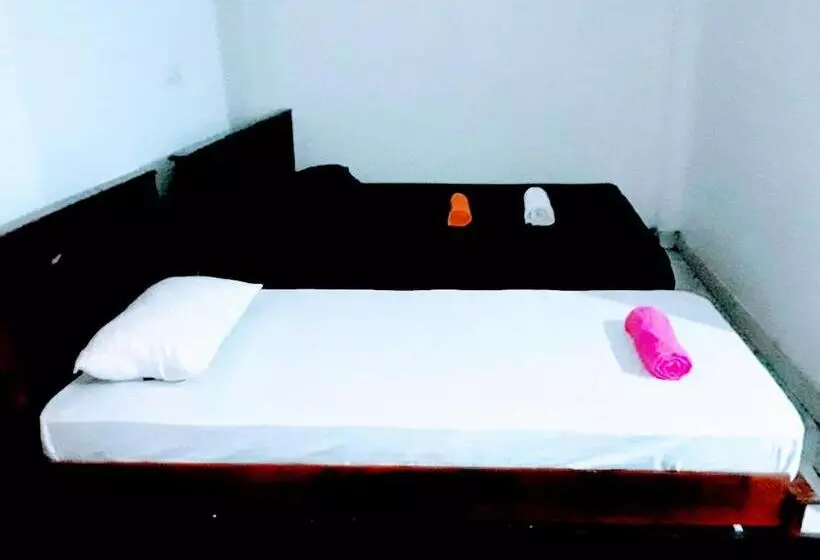 ペンション Black And White Kandy Guest House 01