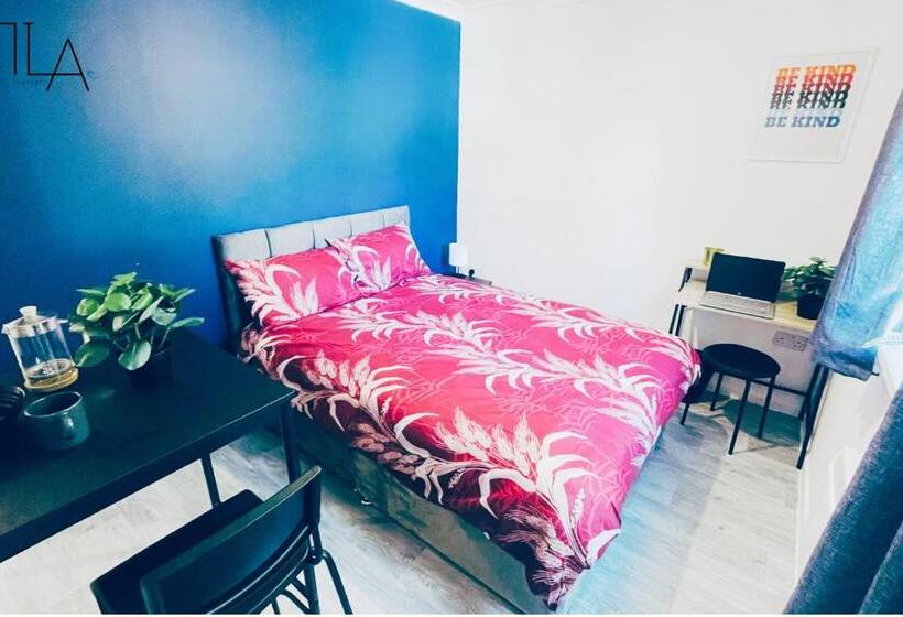 Пансион Comfy Room   Heathrow15  London30