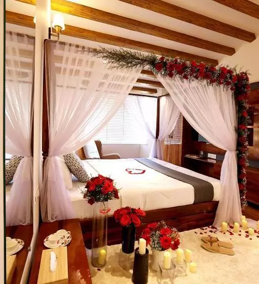 Majatalo Green Wood Hill Cottage