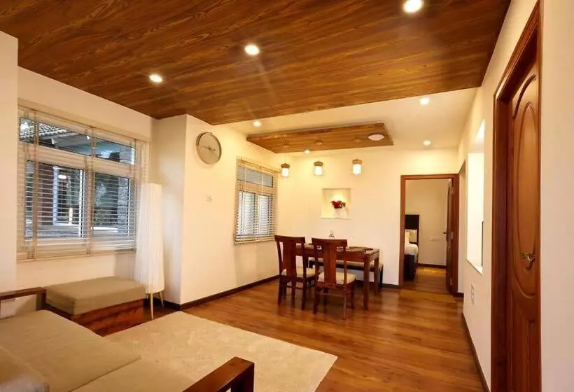 Majatalo Green Wood Hill Cottage