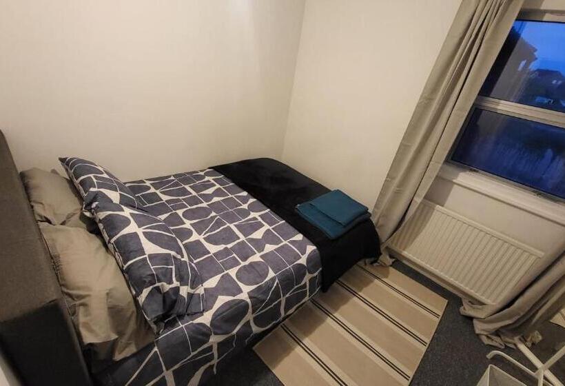 پانسیون North London Property