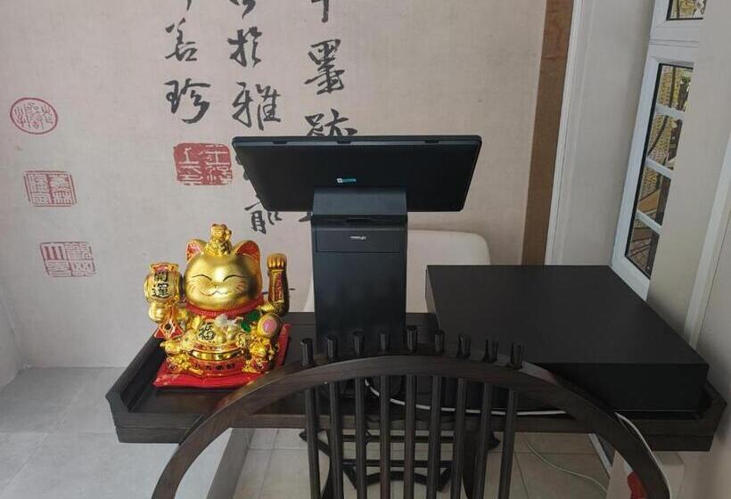 פנסיון Two Lions Guesthouse