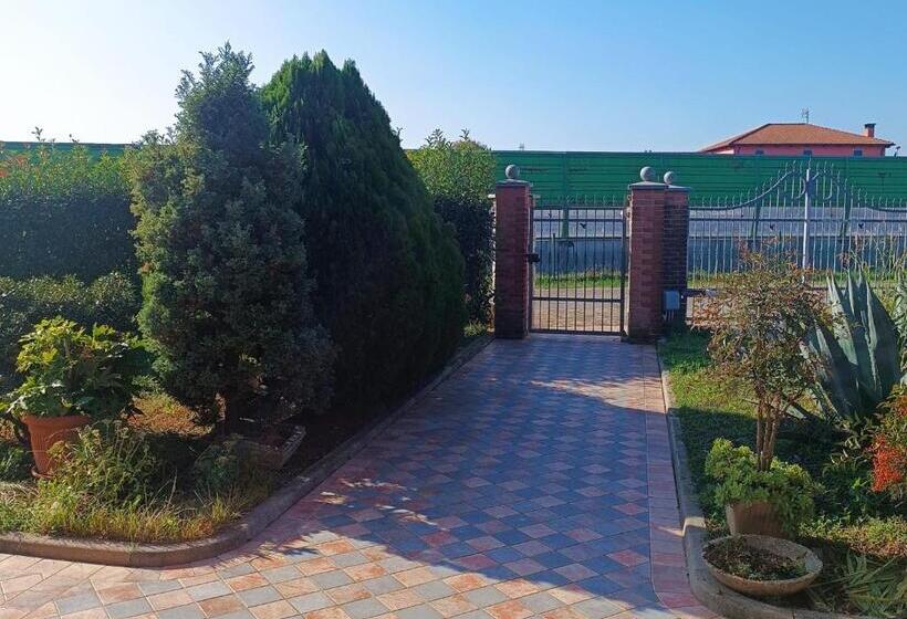 مبيت وإفطار La Casetta Di Ugo