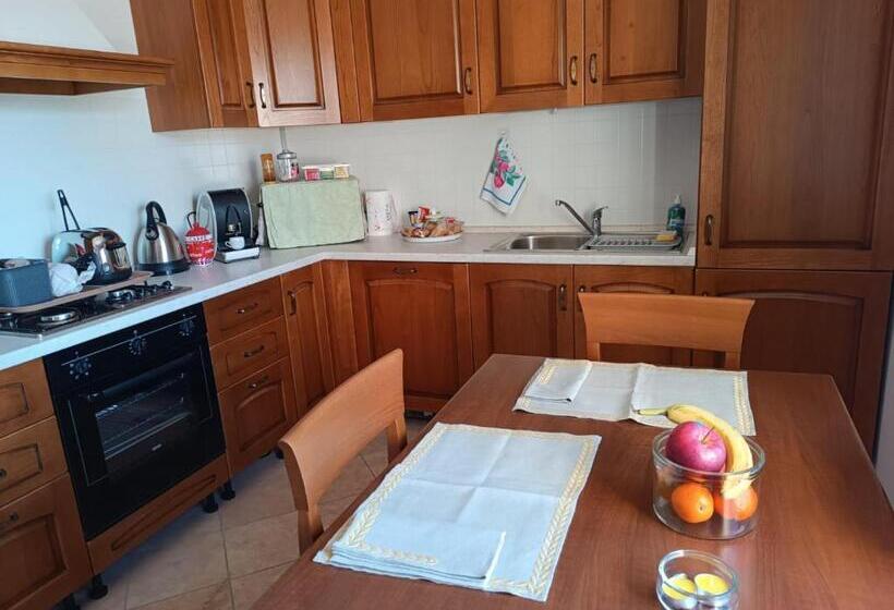 مبيت وإفطار La Casetta Di Ugo