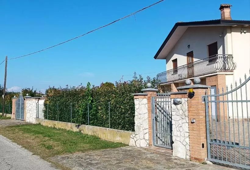 Aamiaismajoitus (B&B) La Casetta Di Ugo