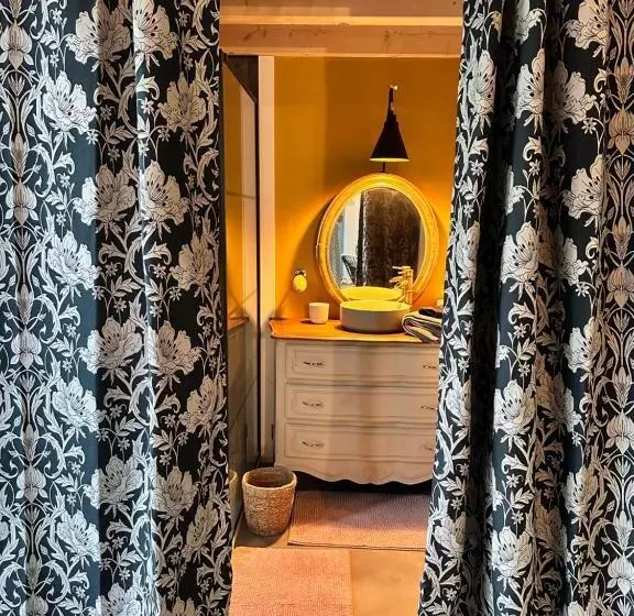 Aamiaismajoitus (B&B) Loft Chambre Atypique