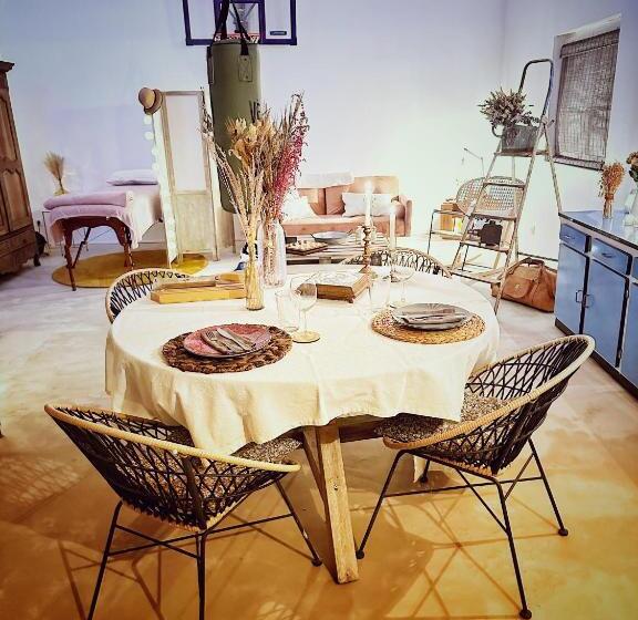 ベッドアンドブレックファースト Loft Chambre Atypique