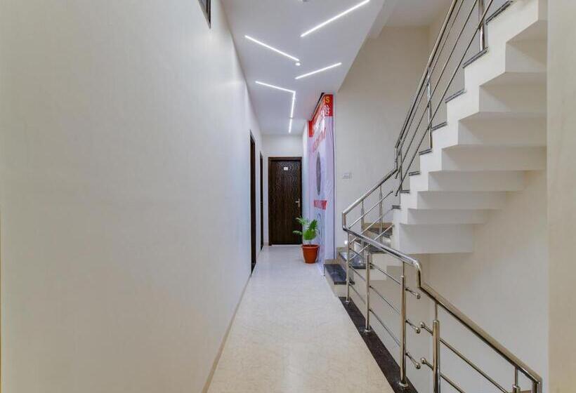 Hôtel Super Collection O Iconic Stay