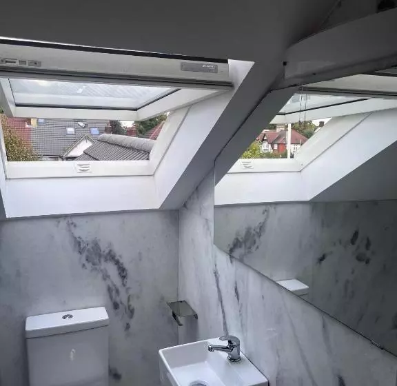هتل Apex Luxuries