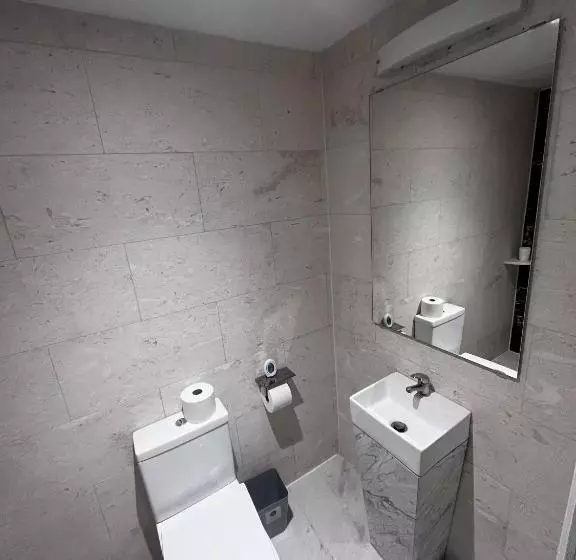 هتل Apex Luxuries