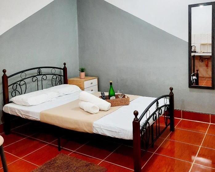 Hotel a Capsule Studio Type Unit Host Homes Apitong