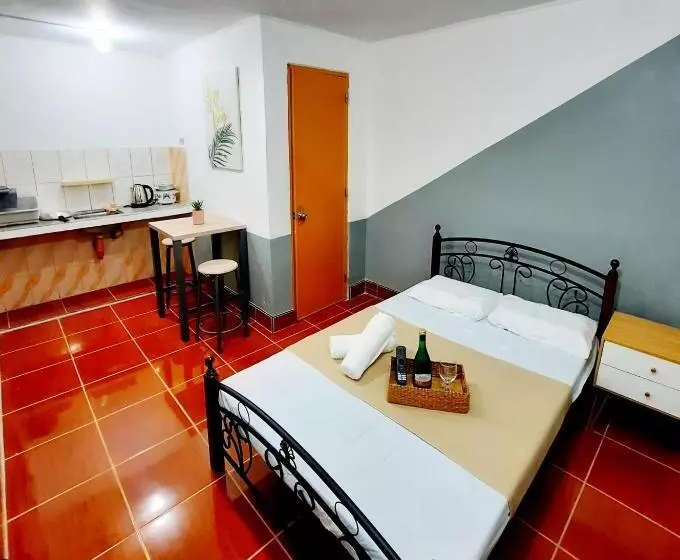 カプセルホテル Studio Type Unit   Host Homes Apitong