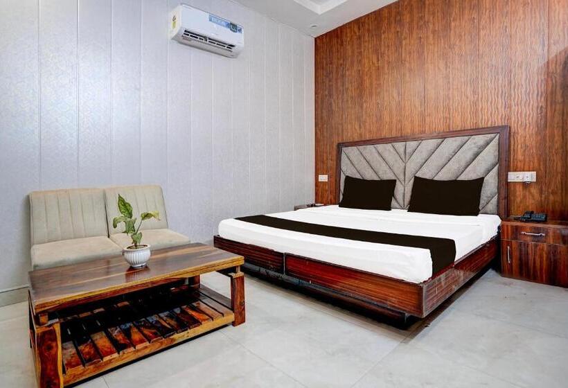 هتل O Golden Roof