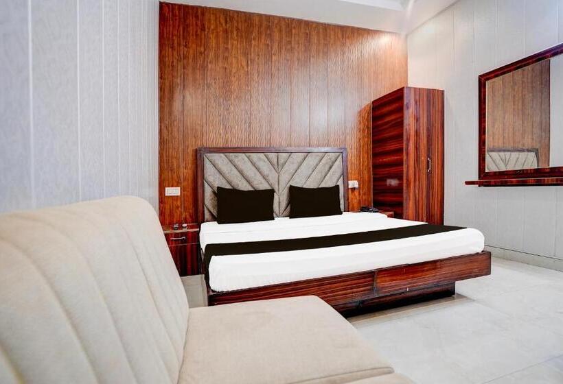 هتل O Golden Roof