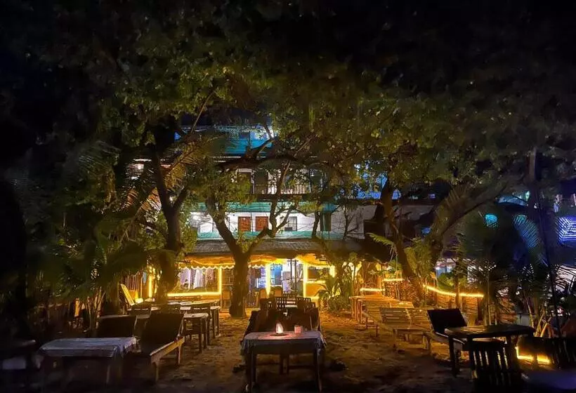 ホテル Hakuna Matata   Budget Stay At Arambol Beach, Goa
