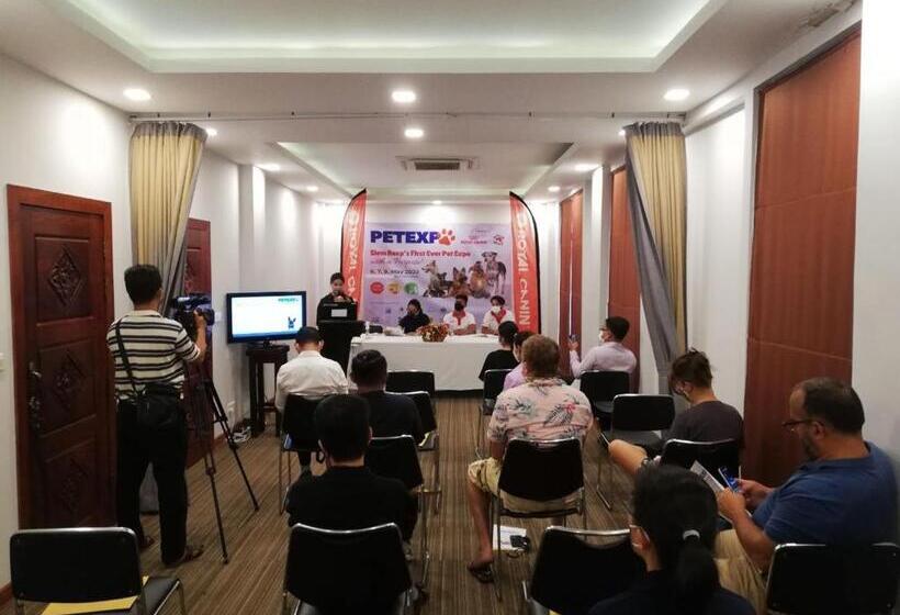 בית מלון כפרי Jj City Centre Suites