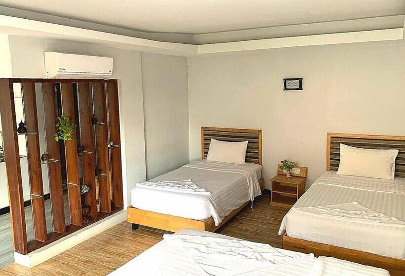 בית מלון כפרי Jj City Centre Suites