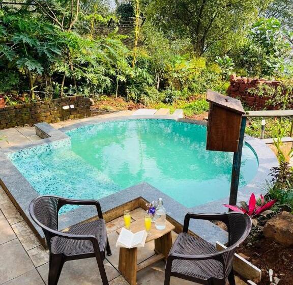 בית מלון כפרי Lotus Lakeshore Homes