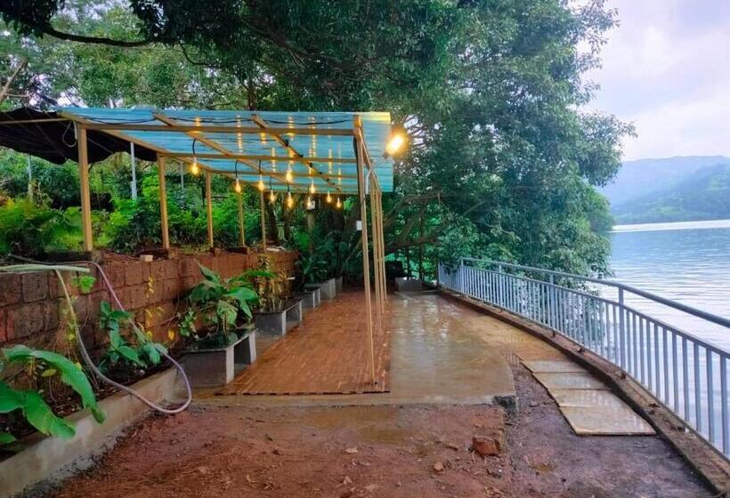 בית מלון כפרי Lotus Lakeshore Homes