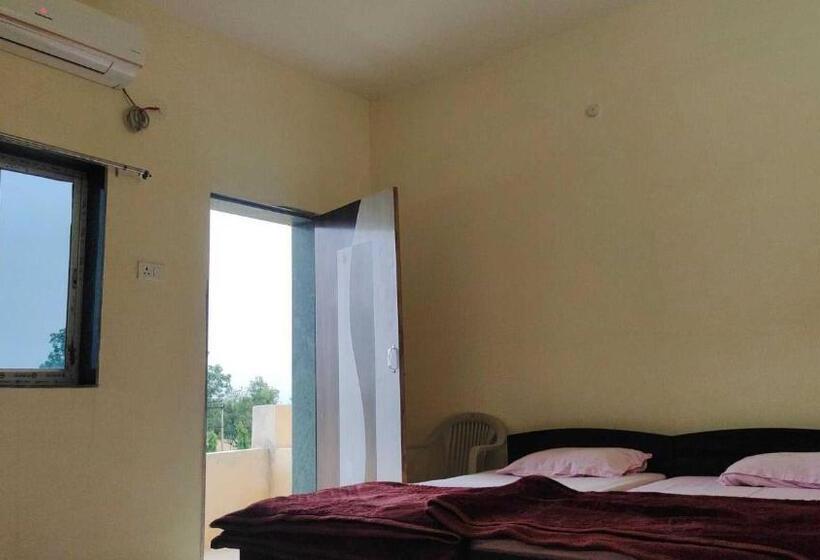 בית מלון כפרי Oyo Royal Palace