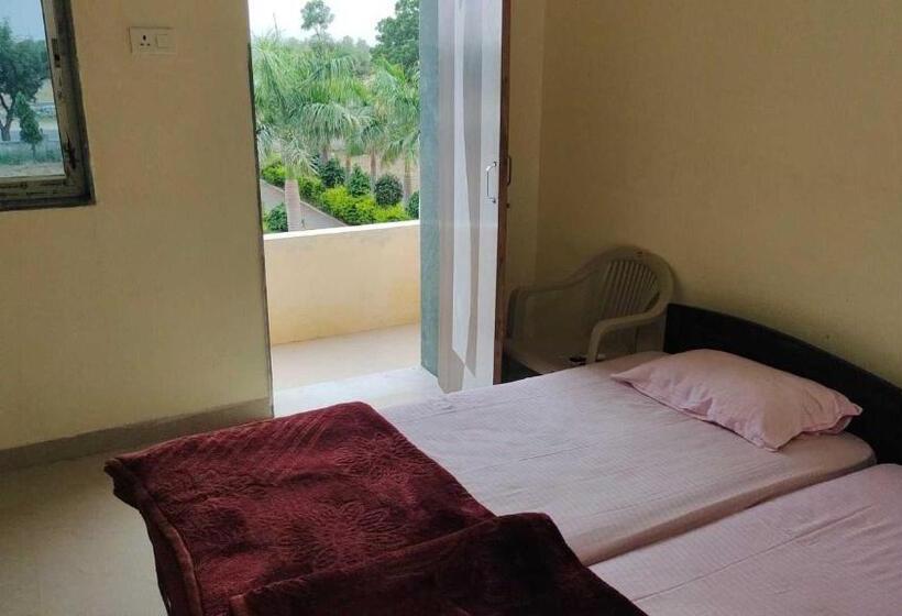 בית מלון כפרי Oyo Royal Palace