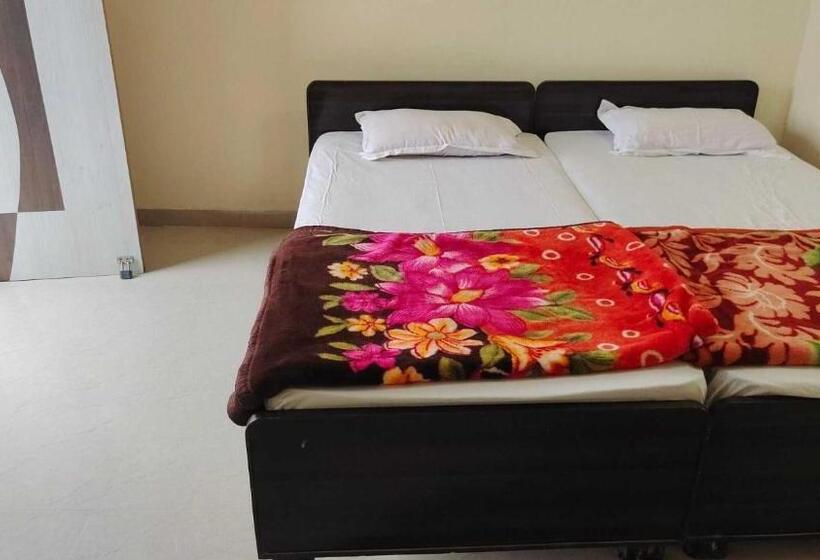 בית מלון כפרי Oyo Royal Palace