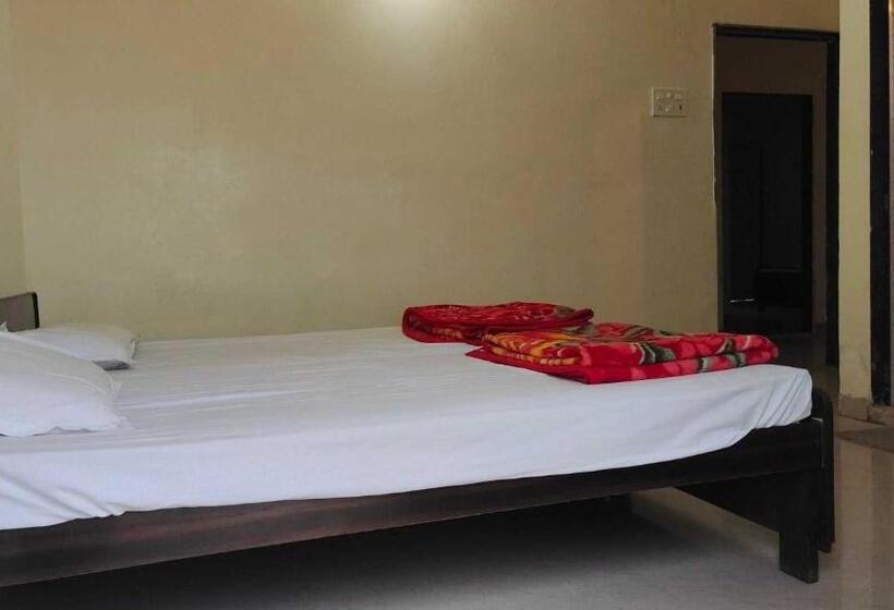 בית מלון כפרי Oyo Royal Palace