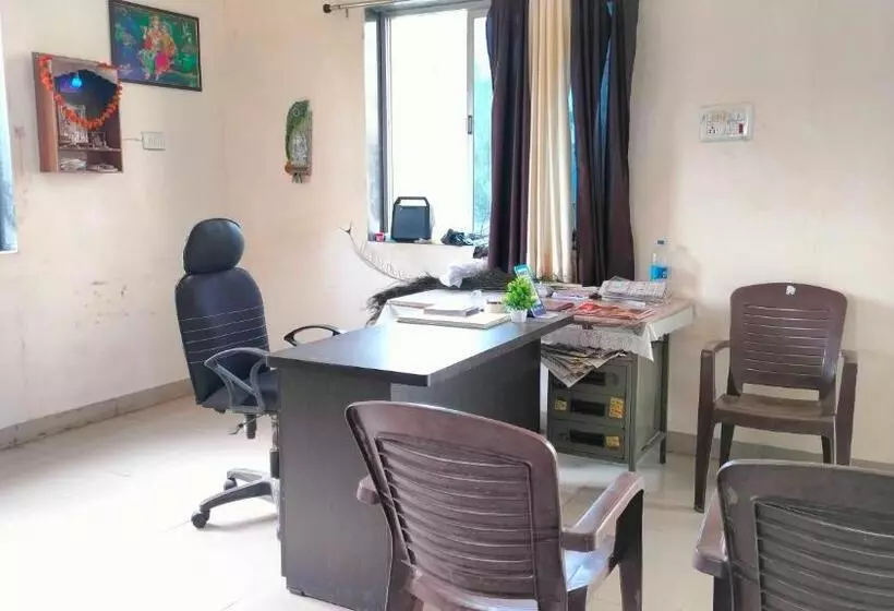 ホテル Oyo Royal Palace