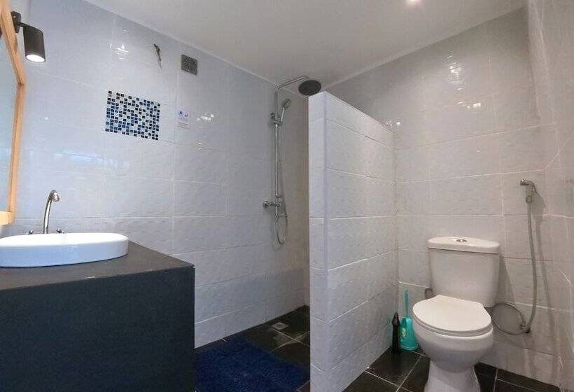 هتل Skippers Adults Only