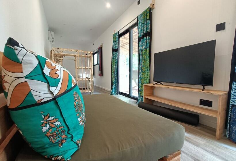 هتل Skippers Adults Only