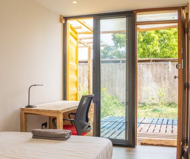 هتل Skippers Adults Only