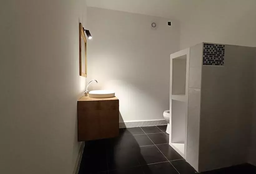 هتل Skippers   Adults Only