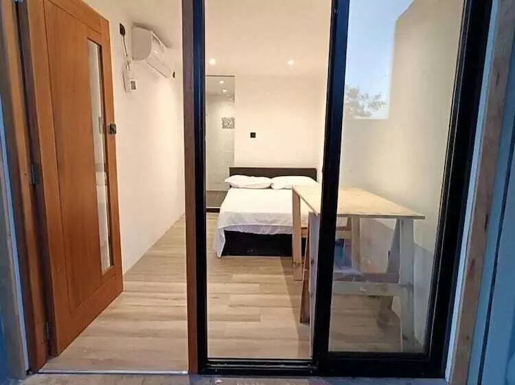 هتل Skippers   Adults Only