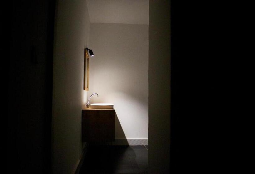 هتل Skippers Adults Only