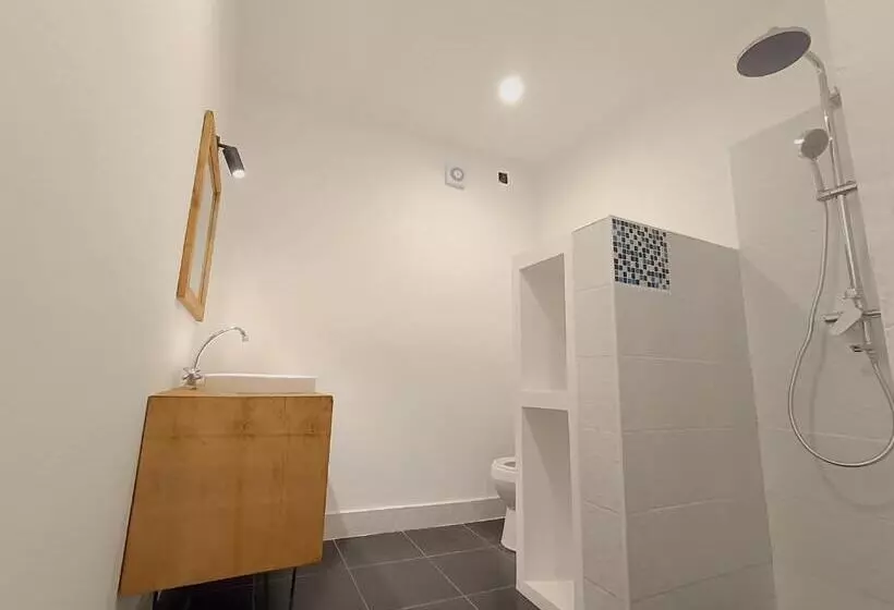 هتل Skippers   Adults Only