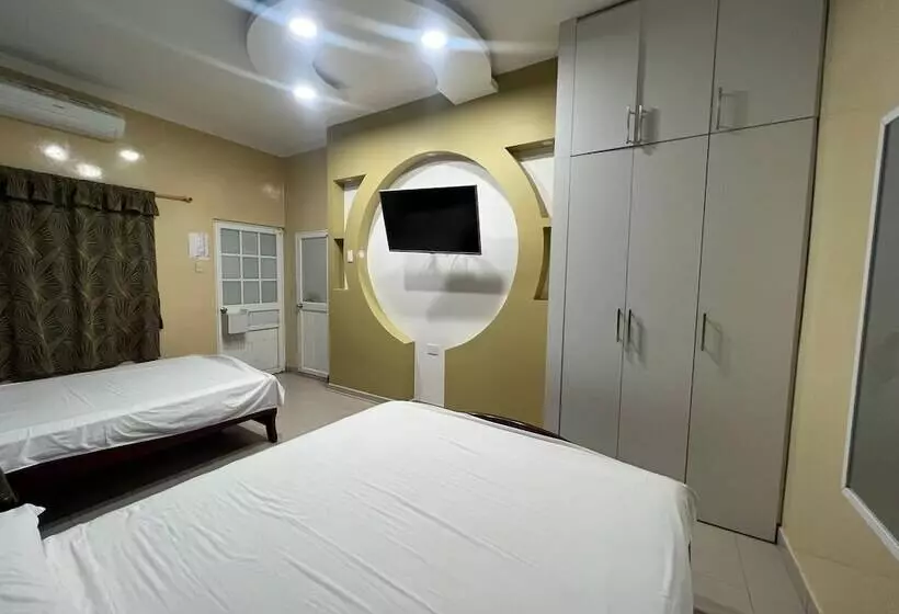 ホテル Smir, Huaquillas