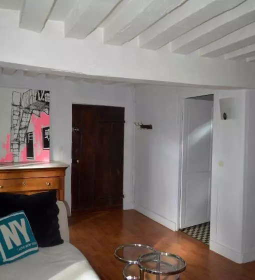 Majatalo Room In Guest Room   Maison Lamerique Welcome You To One Of Their Rooms Dogs Are Also Welcomed