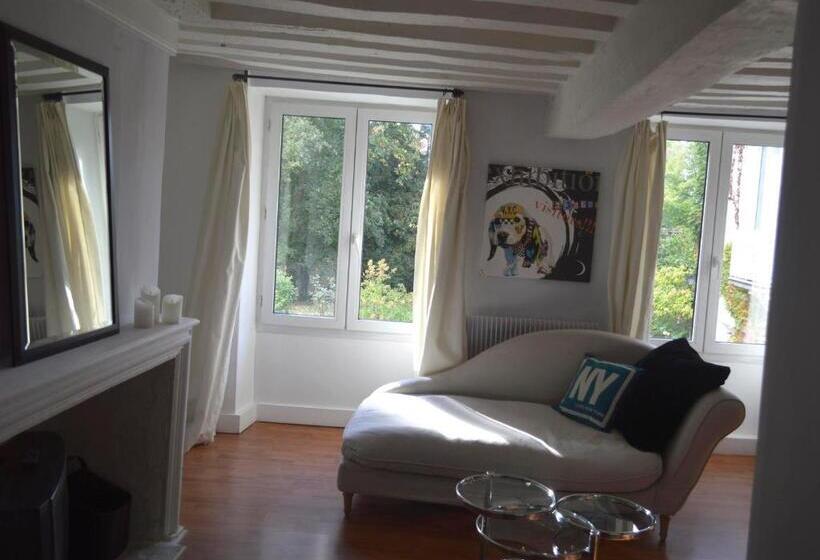 Pension Room In Guest Room Maison Lamerique Welcome You To One Of Their Rooms Dogs Are Also Welcomed