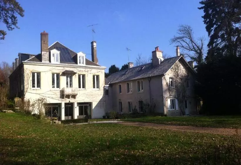 Majatalo Room In Guest Room   Maison Lamerique Welcome You To One Of Their Rooms Dogs Are Also Welcomed